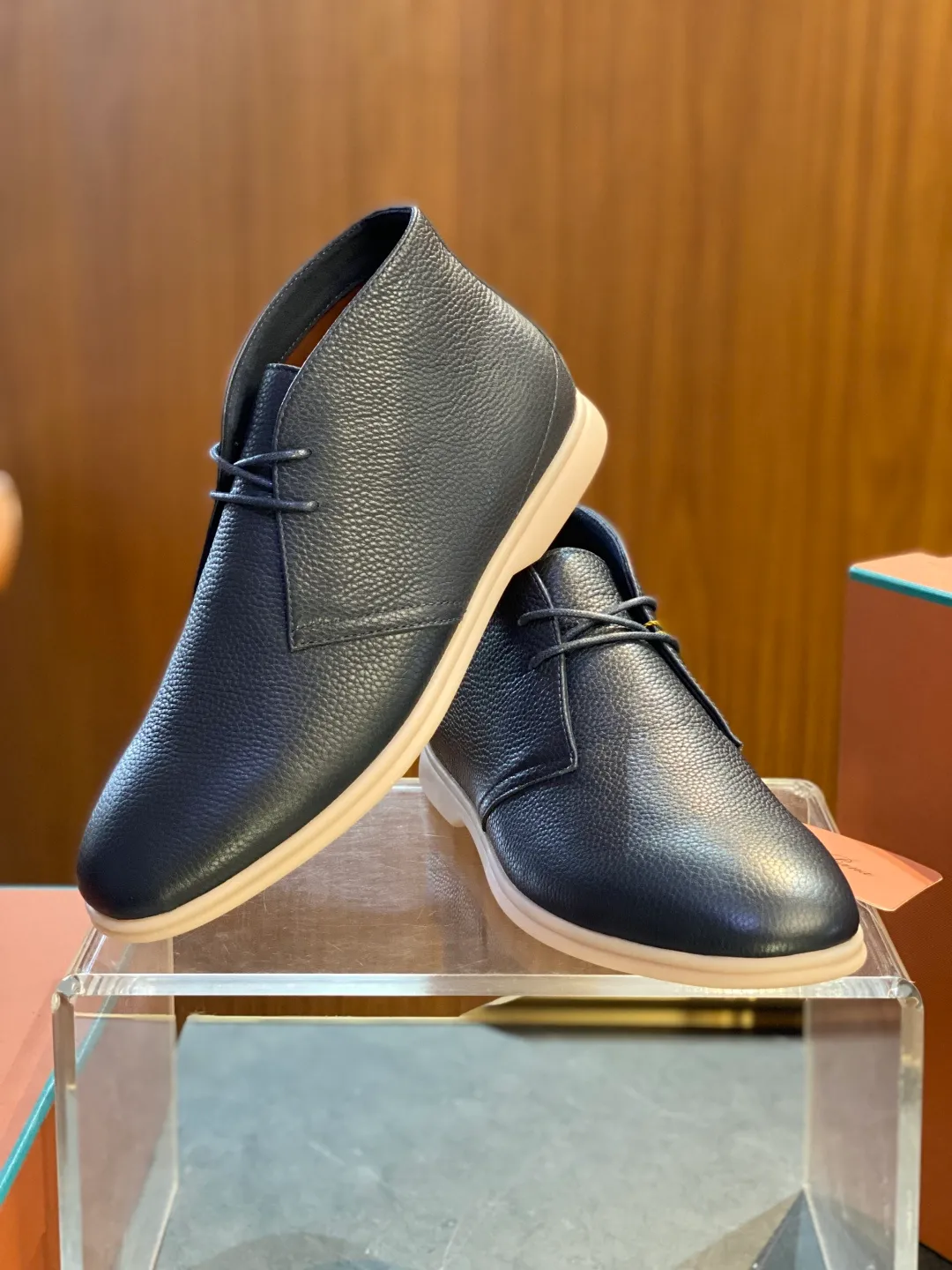 💰780 Loro Piana men's boots for autumn and winter ♞size; 39~46 The flexibility of first-layer cowhide returns to nature and feels the freedom and elegance in the city. A return to the original equestrian elegance aesthetics, Loro Piana is once again inspired by equestrianism this season, perfectly integrating freedom, elegance and functionality.